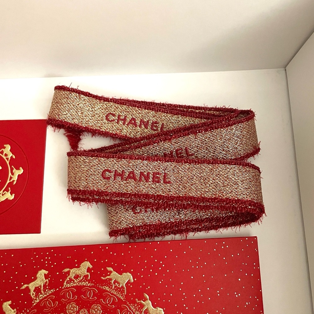 Chanel Red Envelope, Sticker, Ribbon & Camellia - Picture 3 of 5